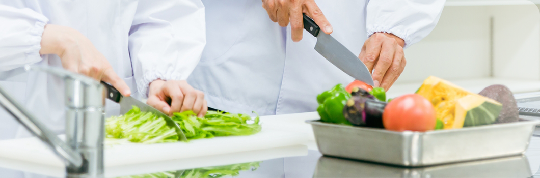 徹底管理された“国内工場”でひとつひとつ手作りしています。